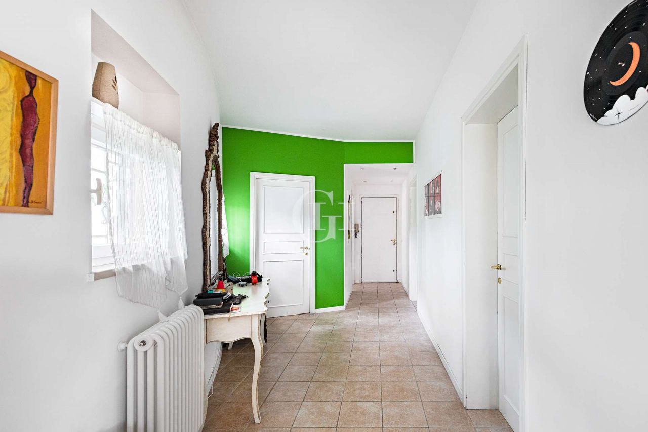 Квартира у озера Гарда, Италия, 115 м2 фото 2