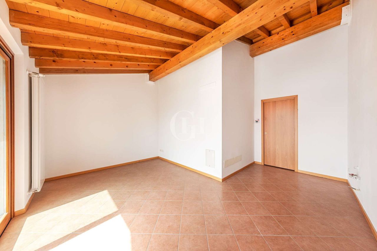 Апартаменты у озера Гарда, Италия, 77.8 м2 фото 2