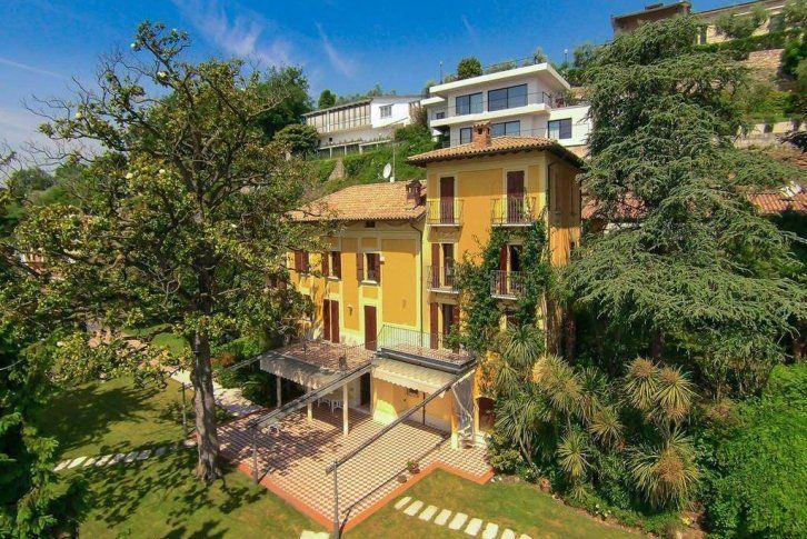 Вилла у озера Гарда, Италия, 800 м2 фото 3