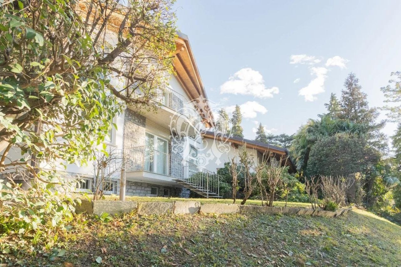 Вилла в Льерне, Италия, 300 м2 фото 2