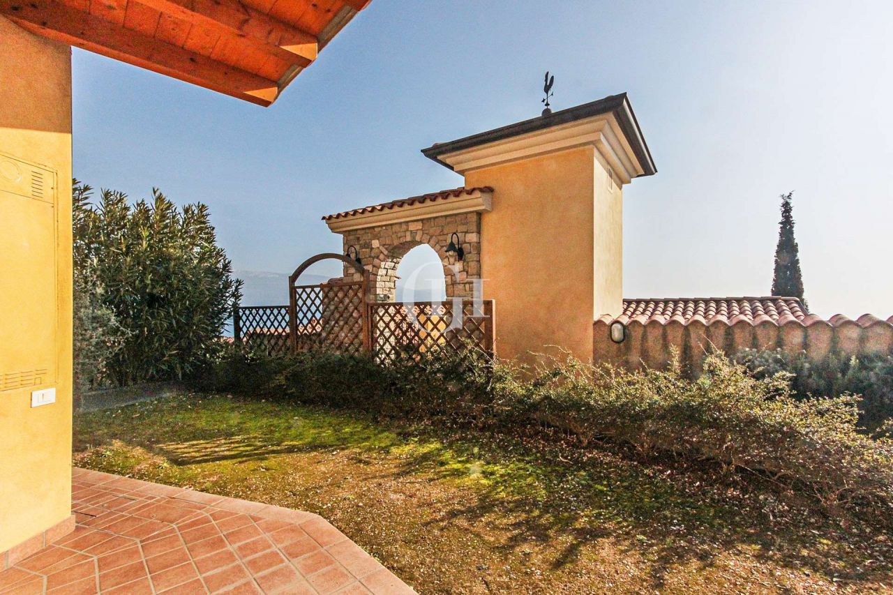Апартаменты у озера Гарда, Италия, 54 м2 фото 4
