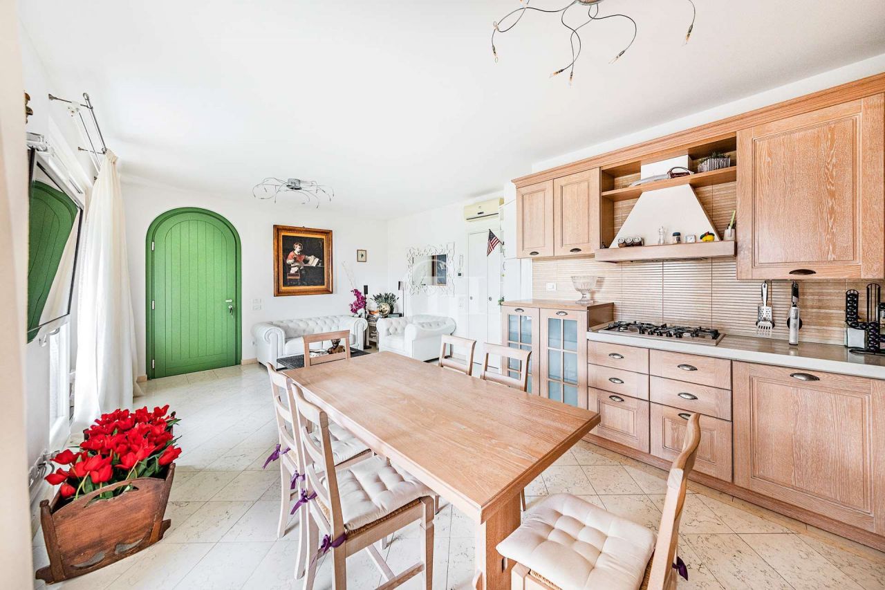 Апартаменты у озера Гарда, Италия, 87 м2 фото 3