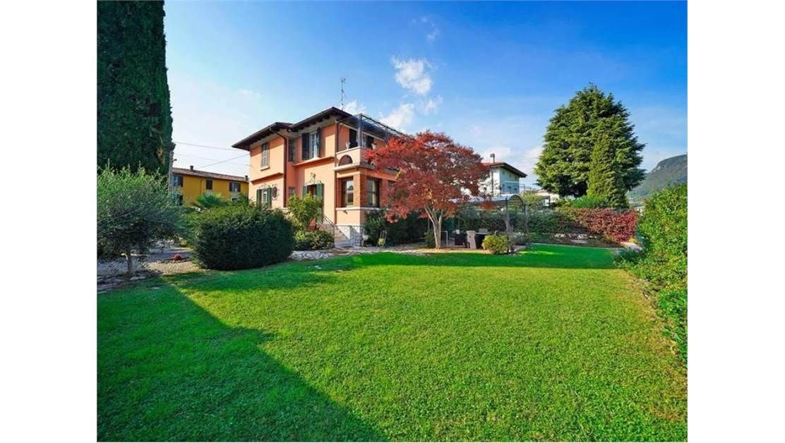 Вилла у озера Гарда, Италия, 200 м2 фото 3