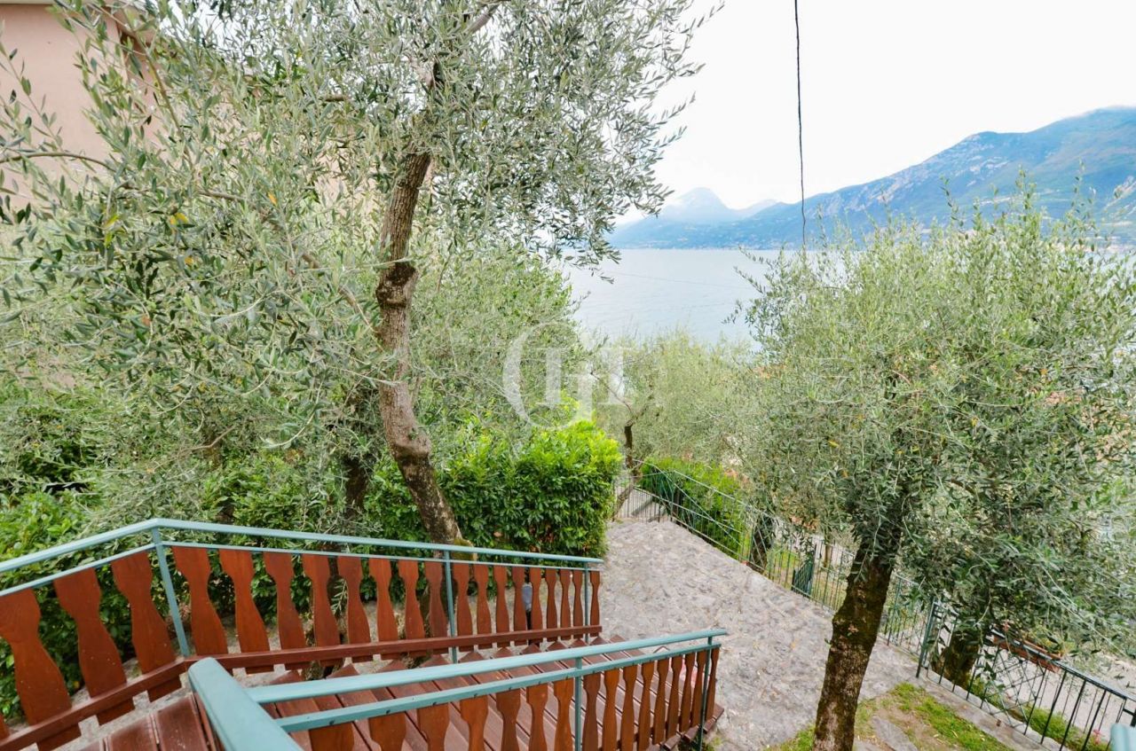 Квартира у озера Гарда, Италия, 95 м2 фото 2