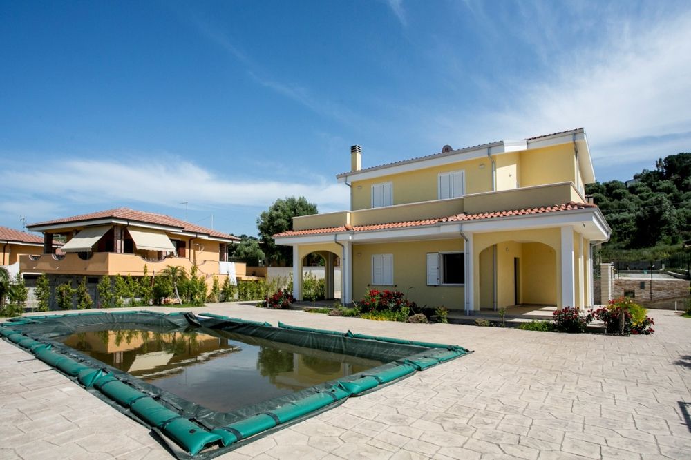 Вилла в Дзамброне, Италия, 95 м2 фото 2