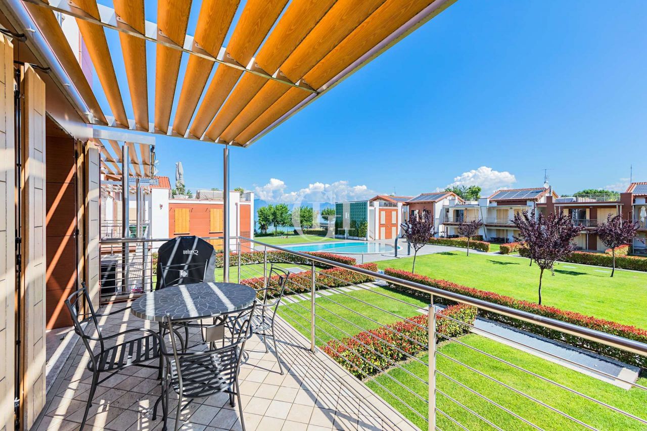 Апартаменты у озера Гарда, Италия, 80 м2 фото 1