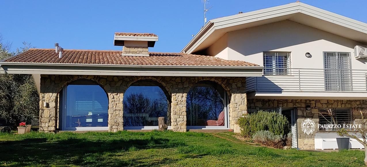 Вилла в Манерба-дель-Гарде, Италия, 350 м2 фото 3
