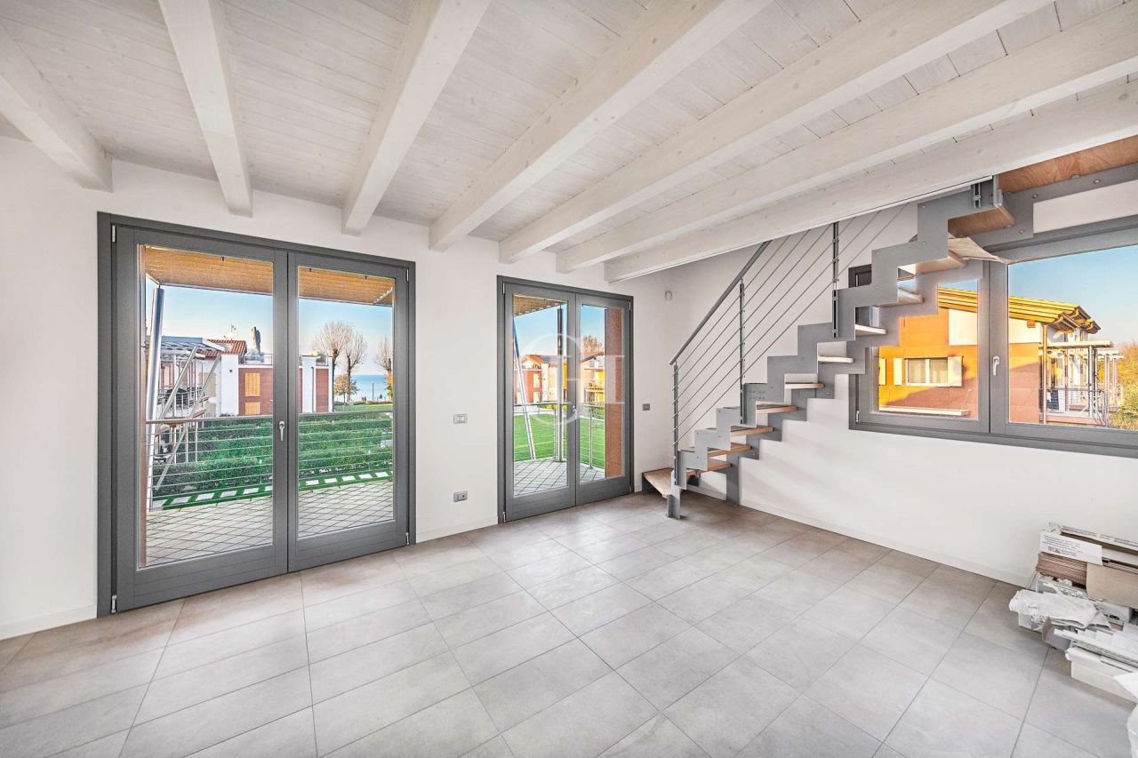 Апартаменты у озера Гарда, Италия, 102 м2 фото 4