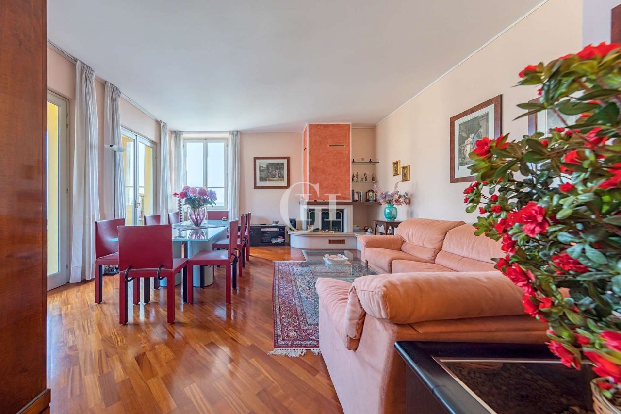 Апартаменты у озера Гарда, Италия, 180 м2 фото 3