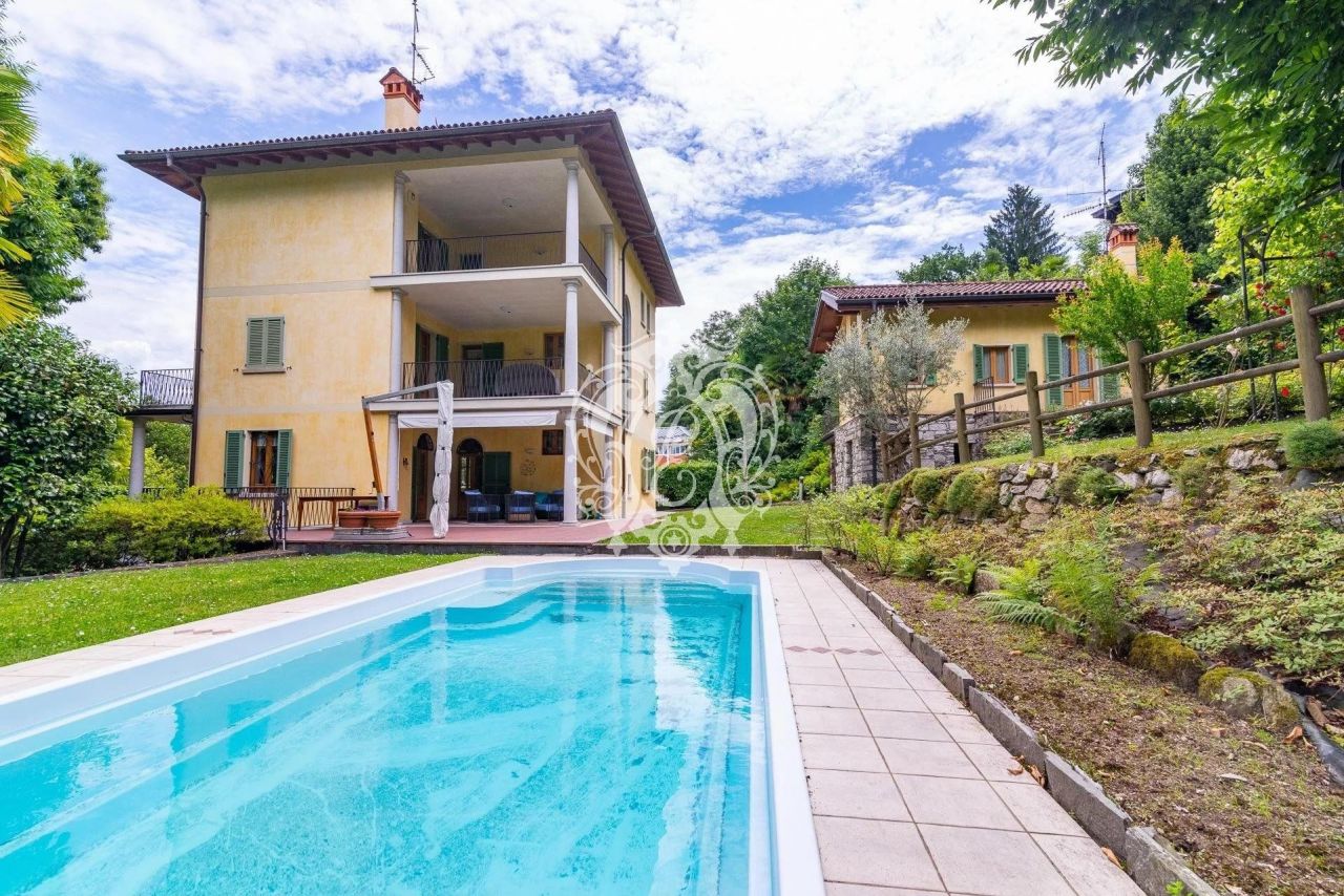 Вилла в Стрезе, Италия, 436 м2 фото 1