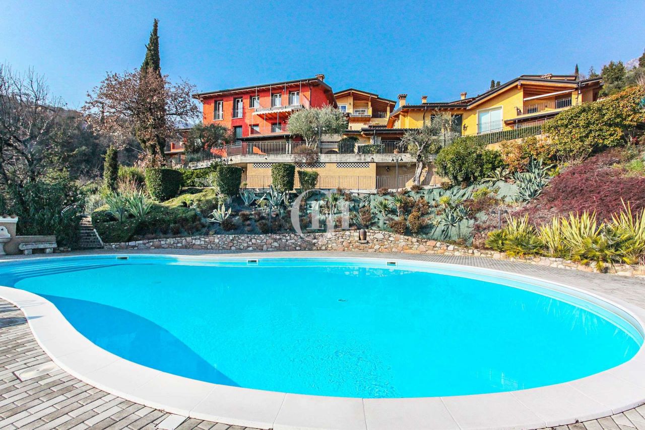 Апартаменты у озера Гарда, Италия, 54 м2 фото 1