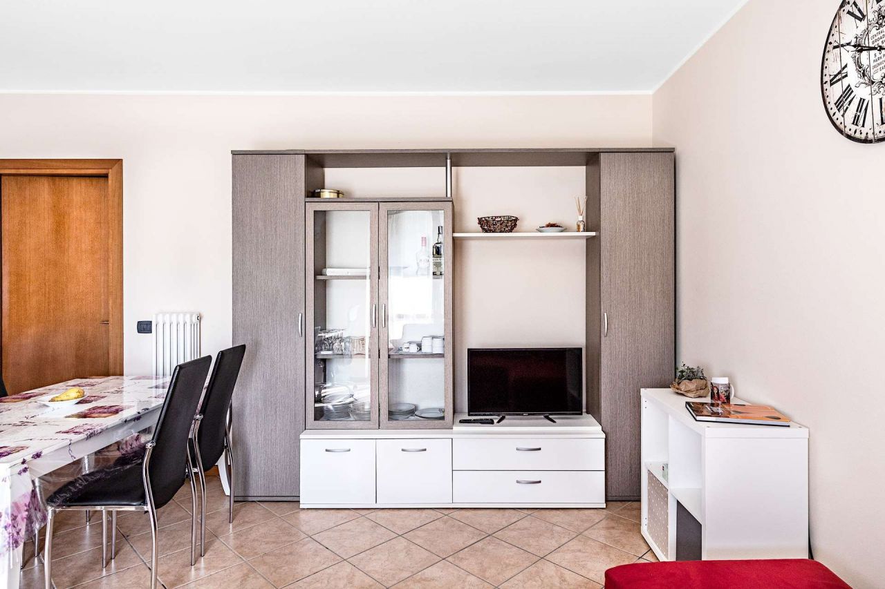 Квартира у озера Гарда, Италия, 55 м2 фото 4