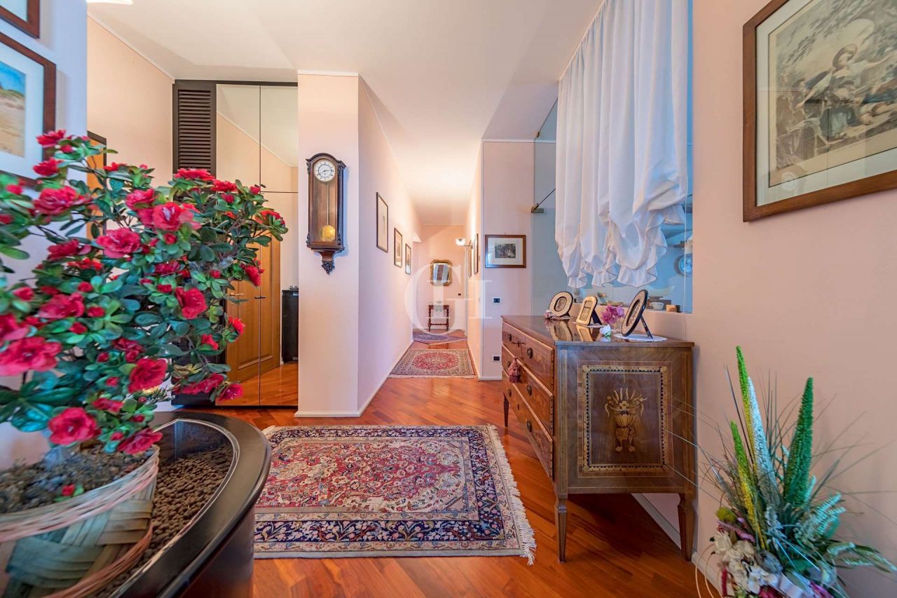 Апартаменты у озера Гарда, Италия, 180 м2 фото 5