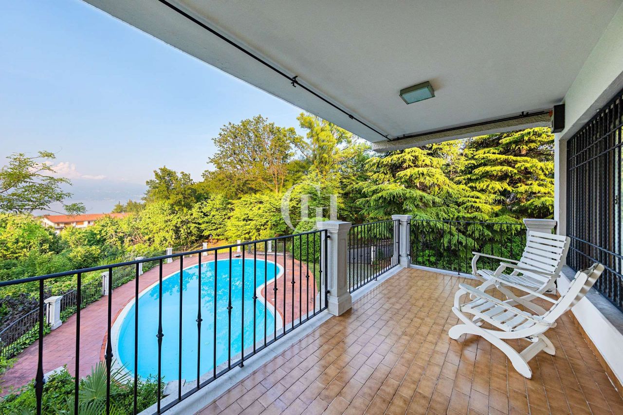Вилла у озера Гарда, Италия, 250 м2 фото 3