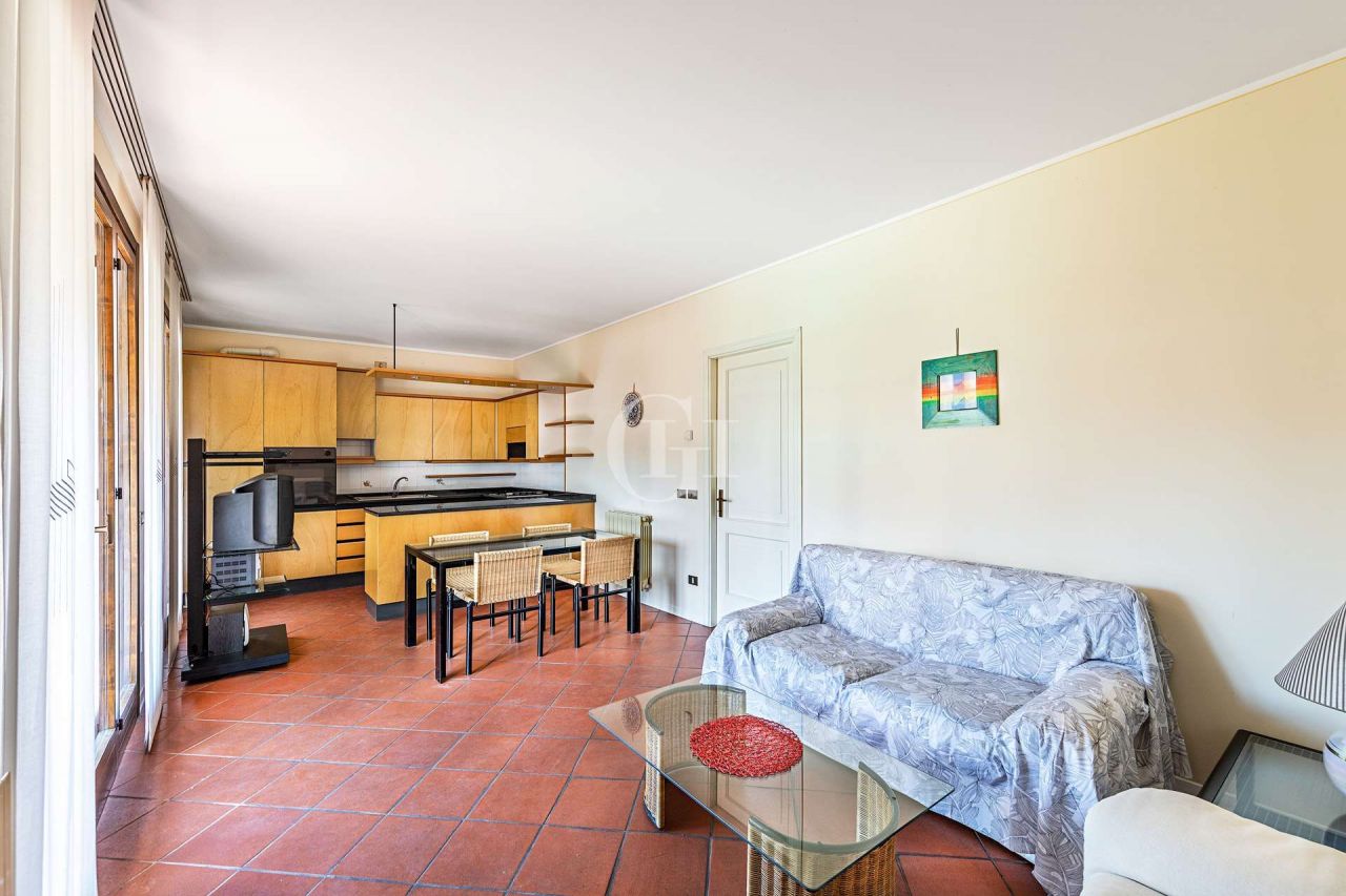 Квартира у озера Гарда, Италия, 85 м2 фото 2