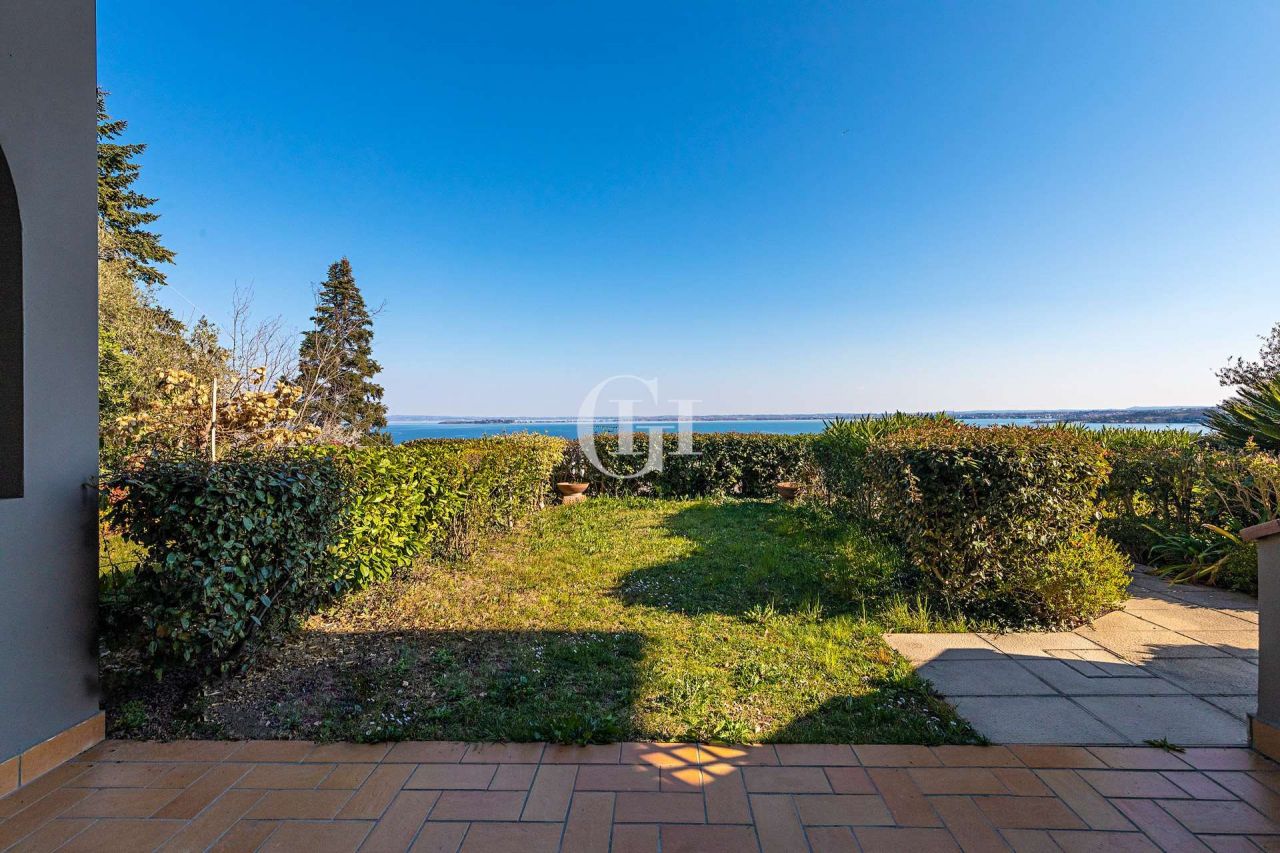 Квартира у озера Гарда, Италия, 90 м2 фото 3