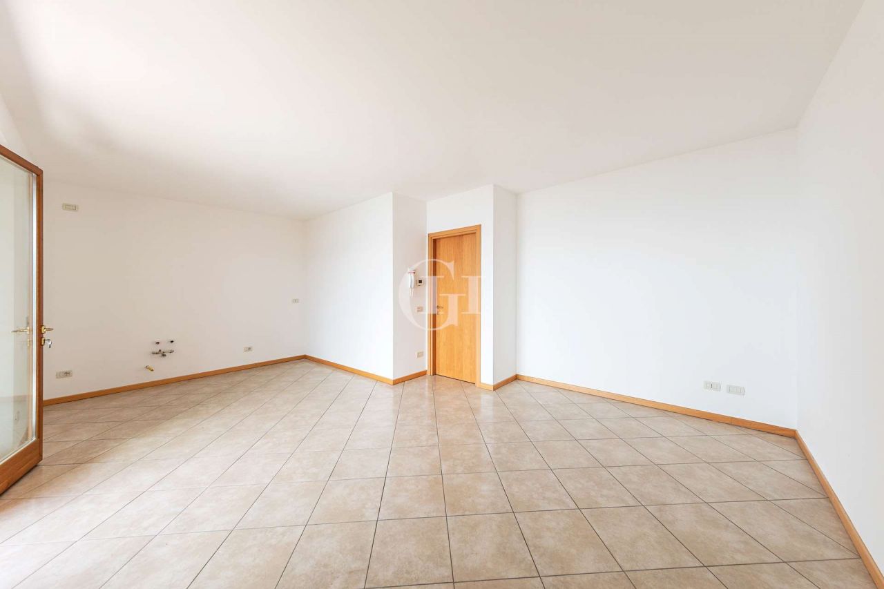 Квартира у озера Гарда, Италия, 77.7 м2 фото 3