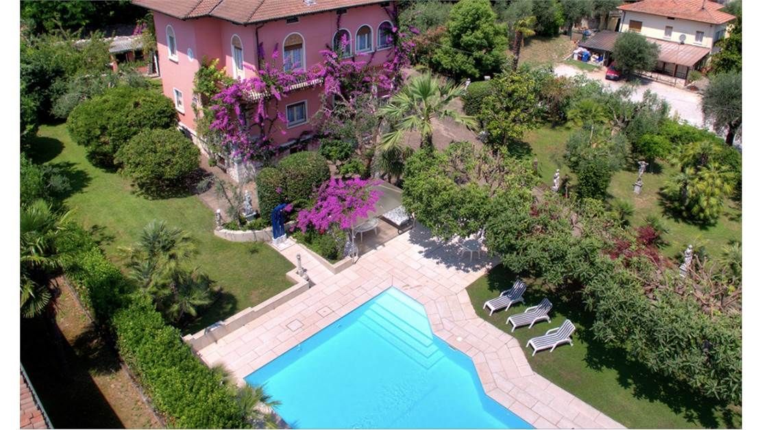 Вилла у озера Гарда, Италия, 600 м2 фото 2