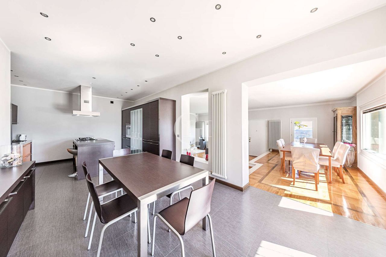 Вилла у озера Гарда, Италия, 370 м2 фото 4