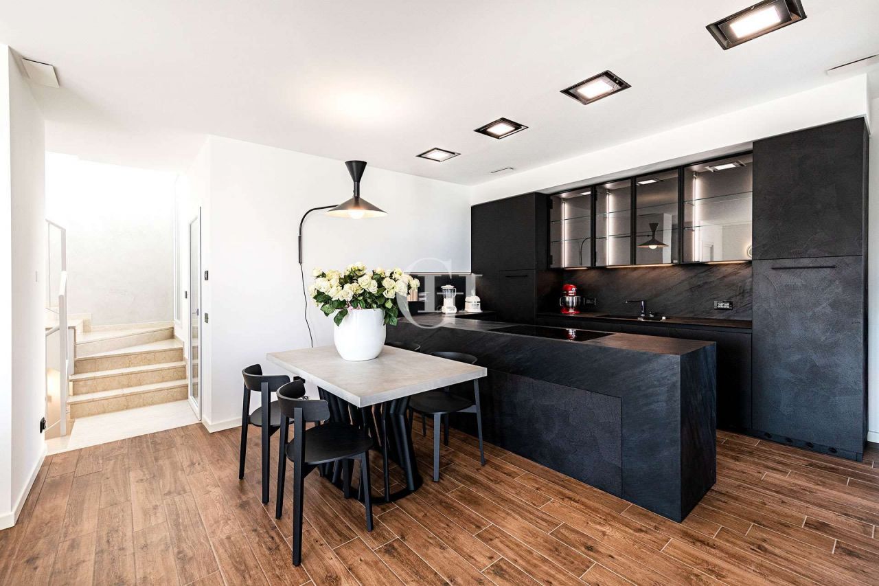 Вилла у озера Гарда, Италия, 310 м2 фото 4