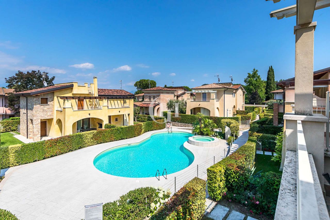 Апартаменты у озера Гарда, Италия, 97 м2 фото 2