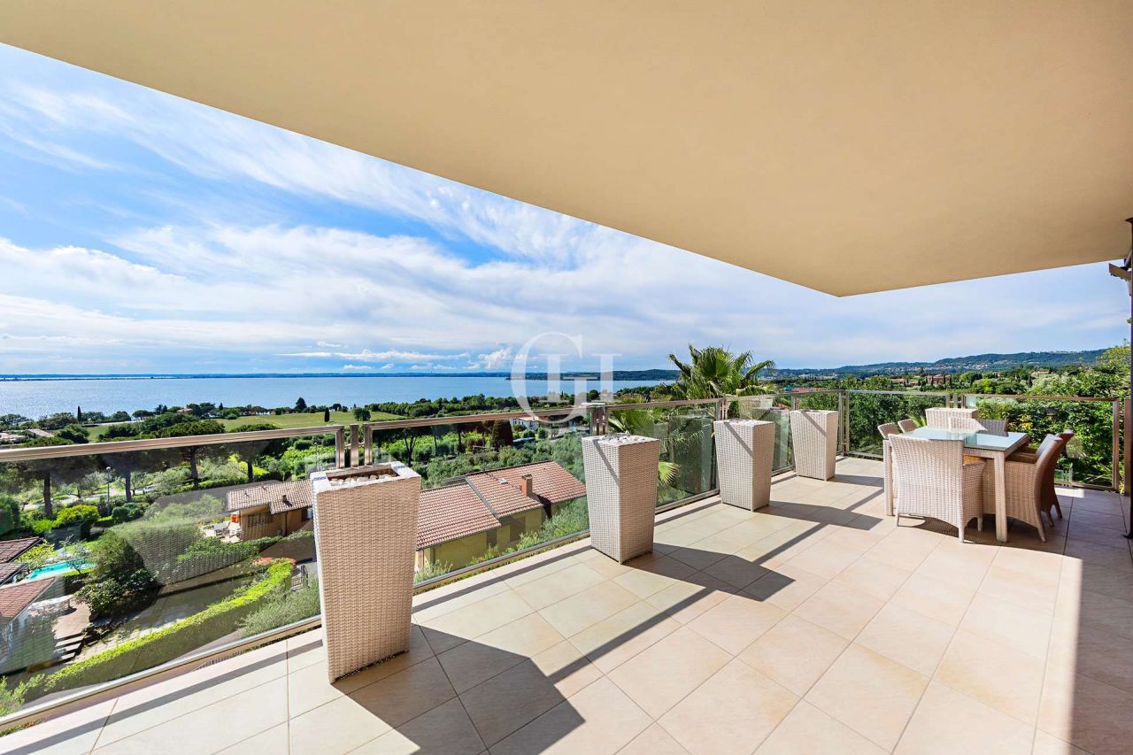 Апартаменты у озера Гарда, Италия, 135 м2 фото 1