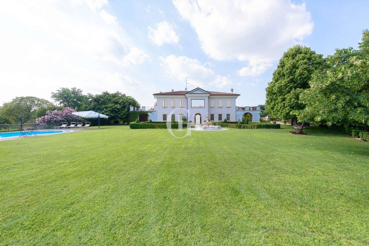 Вилла у озера Гарда, Италия, 500 м2 фото 2