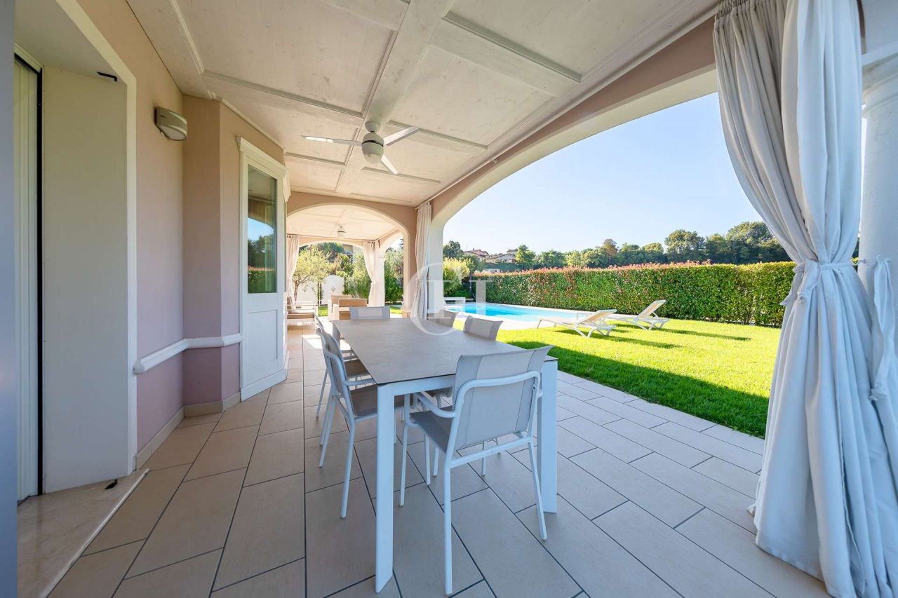 Вилла у озера Гарда, Италия, 350 м2 фото 3