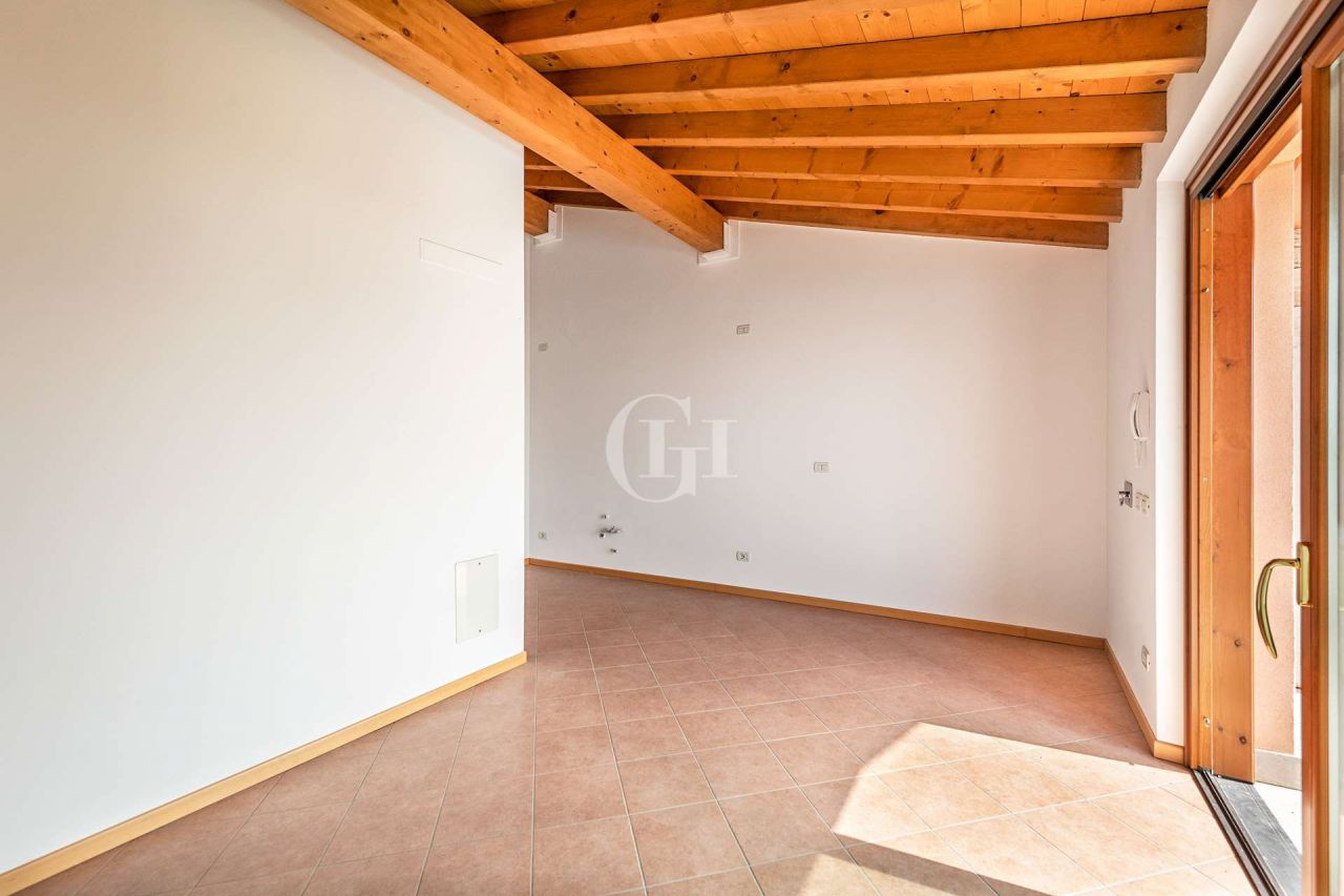 Апартаменты у озера Гарда, Италия, 77.8 м2 фото 3
