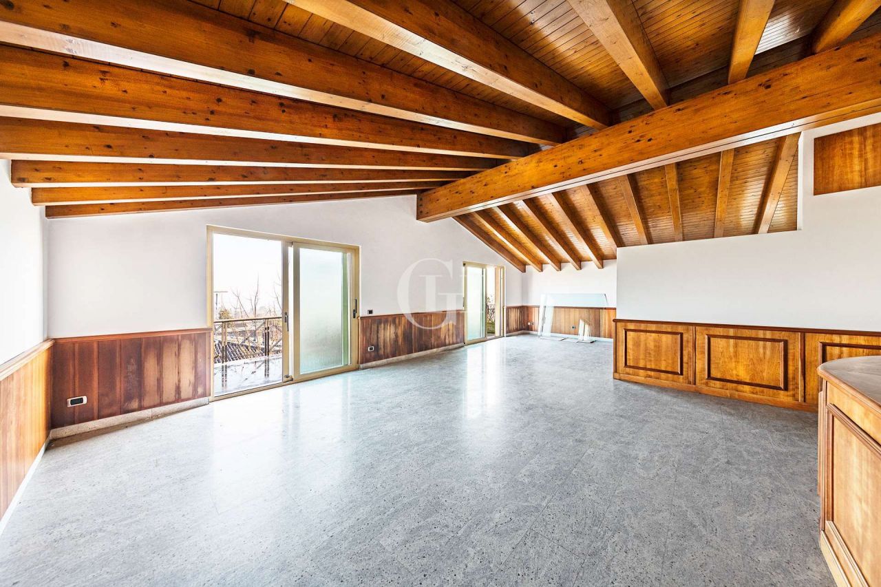 Вилла у озера Гарда, Италия, 240 м2 фото 2