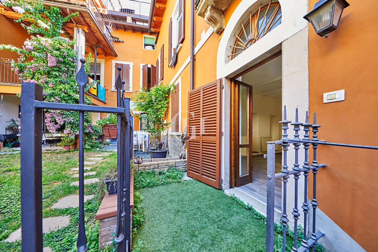 Апартаменты у озера Гарда, Италия, 70 м2 фото 1