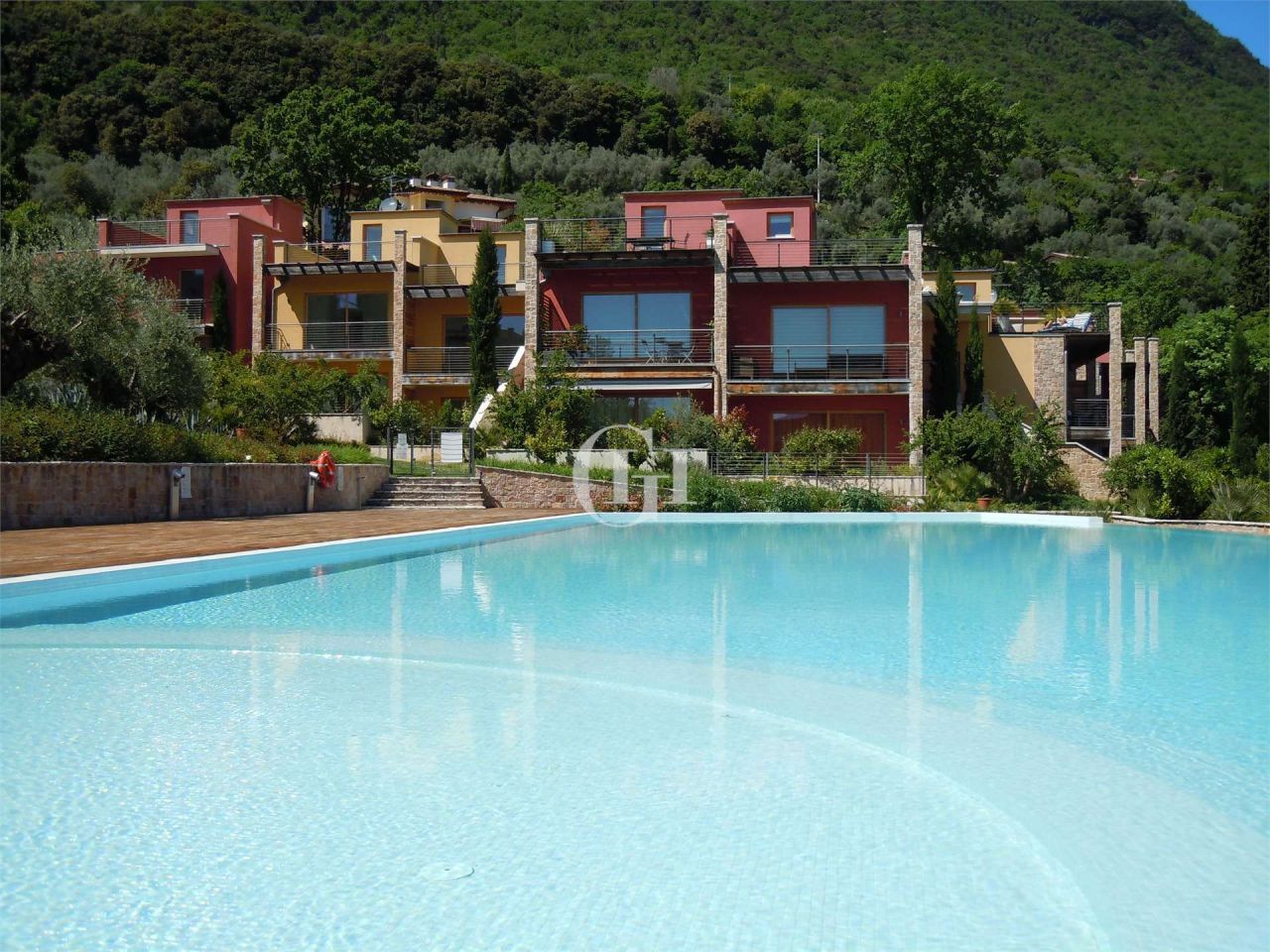 Апартаменты у озера Гарда, Италия, 68 м2 фото 2