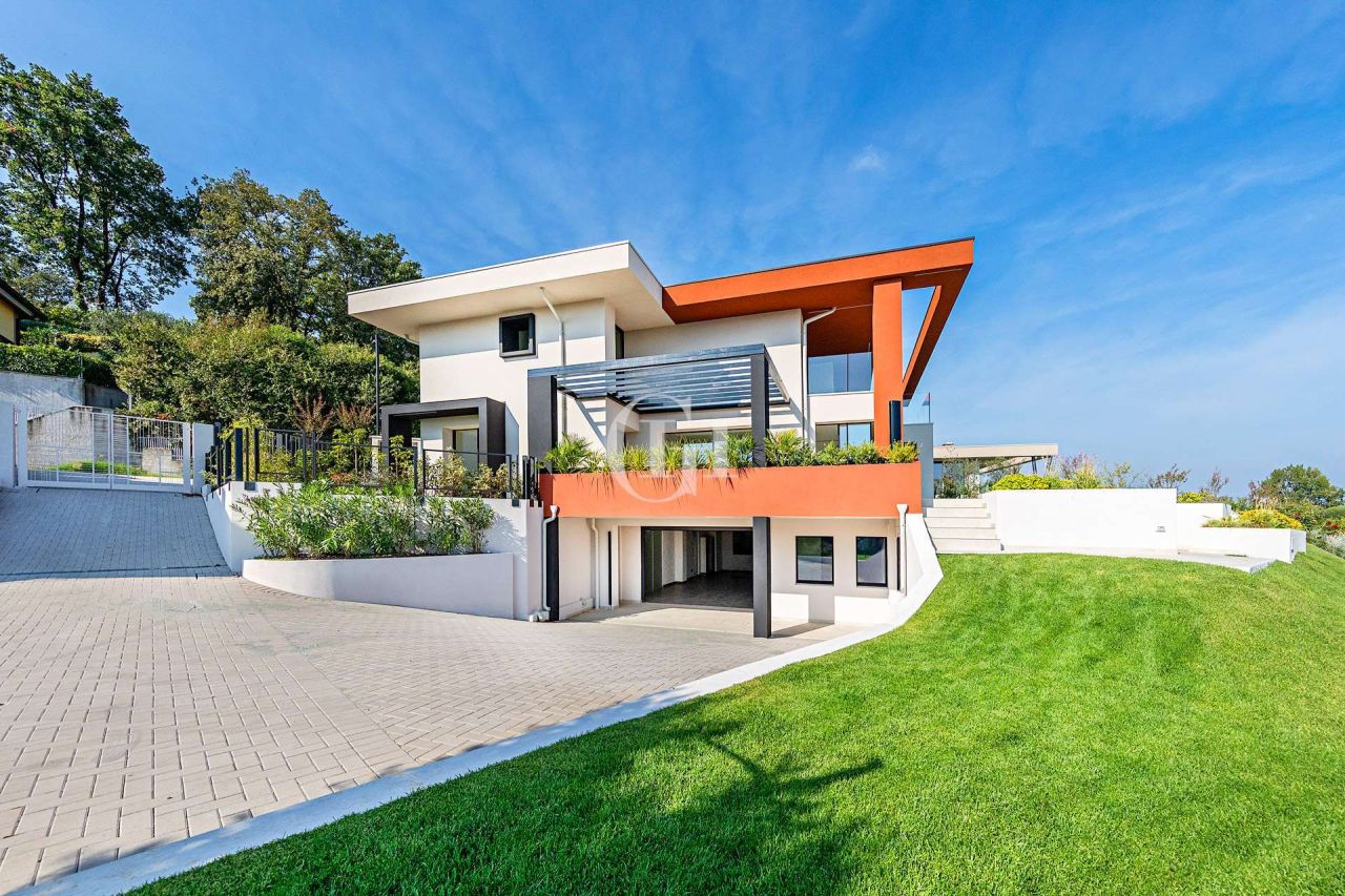 Вилла у озера Гарда, Италия, 400 м2 фото 5