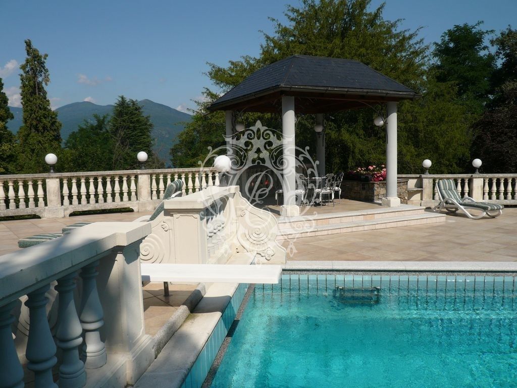 Вилла в Луино, Италия, 800 м2 фото 4
