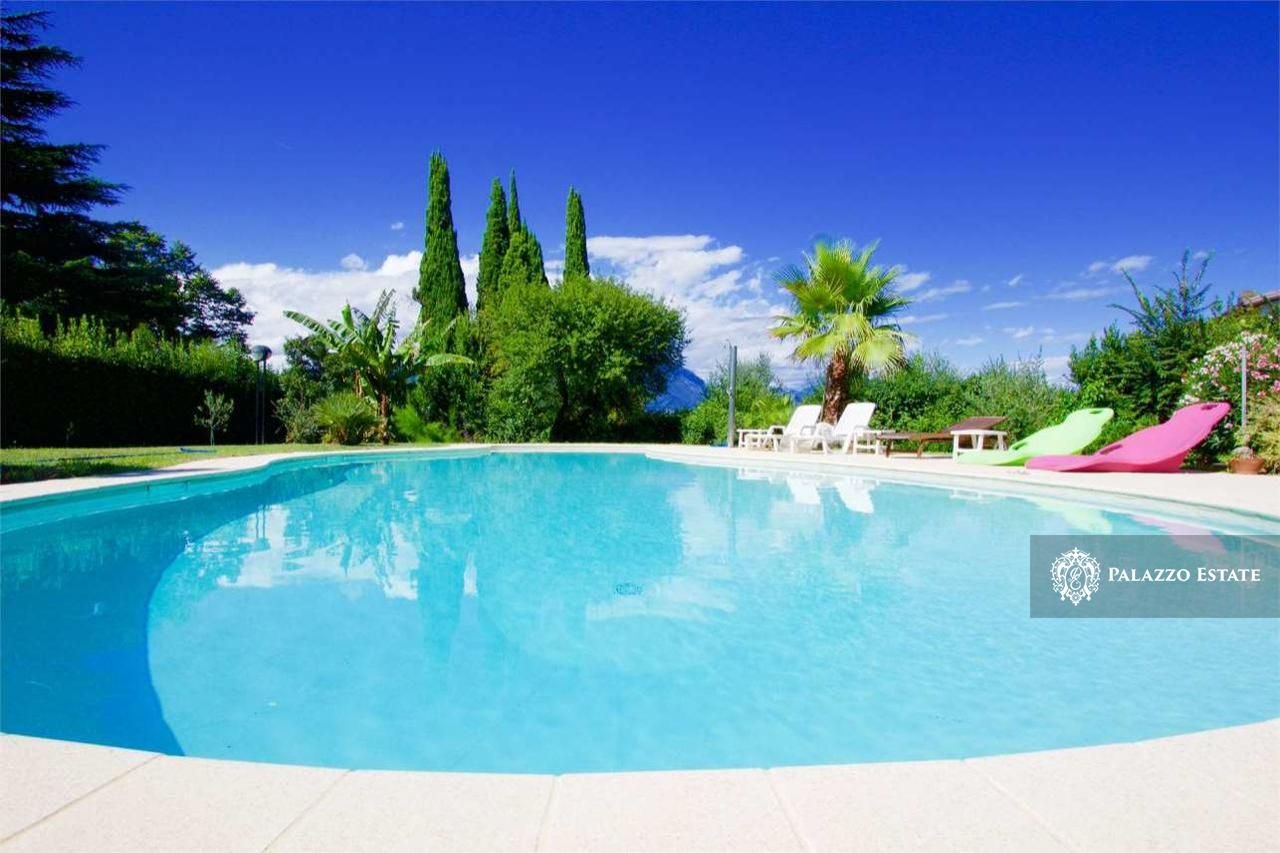Вилла в Манерба-дель-Гарде, Италия, 350 м2 фото 2