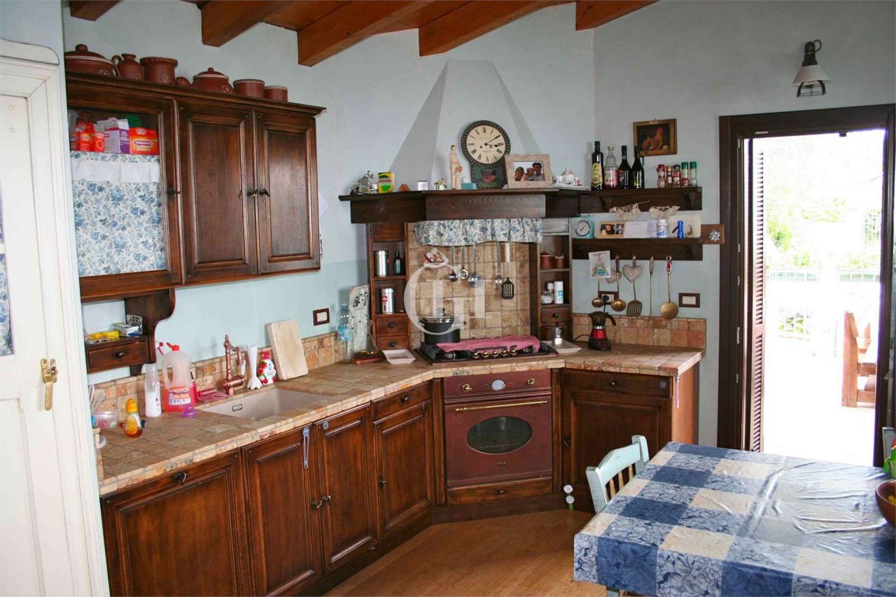 Вилла у озера Гарда, Италия, 200 м2 фото 4