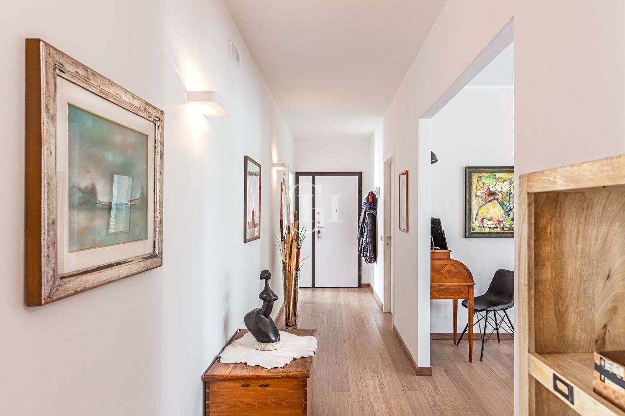 Квартира у озера Гарда, Италия, 170 м2 фото 2