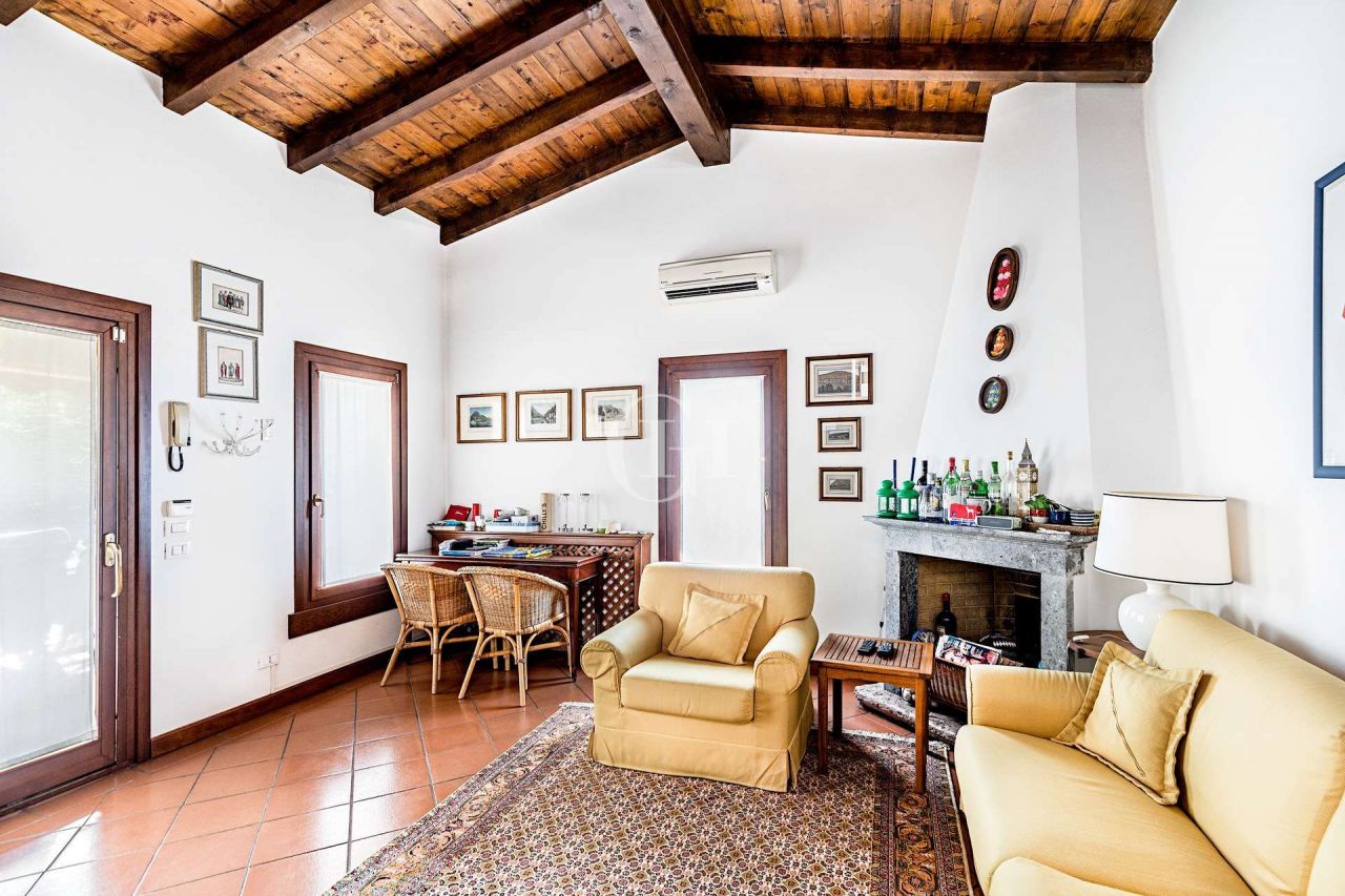 Квартира у озера Гарда, Италия, 80 м2 фото 3