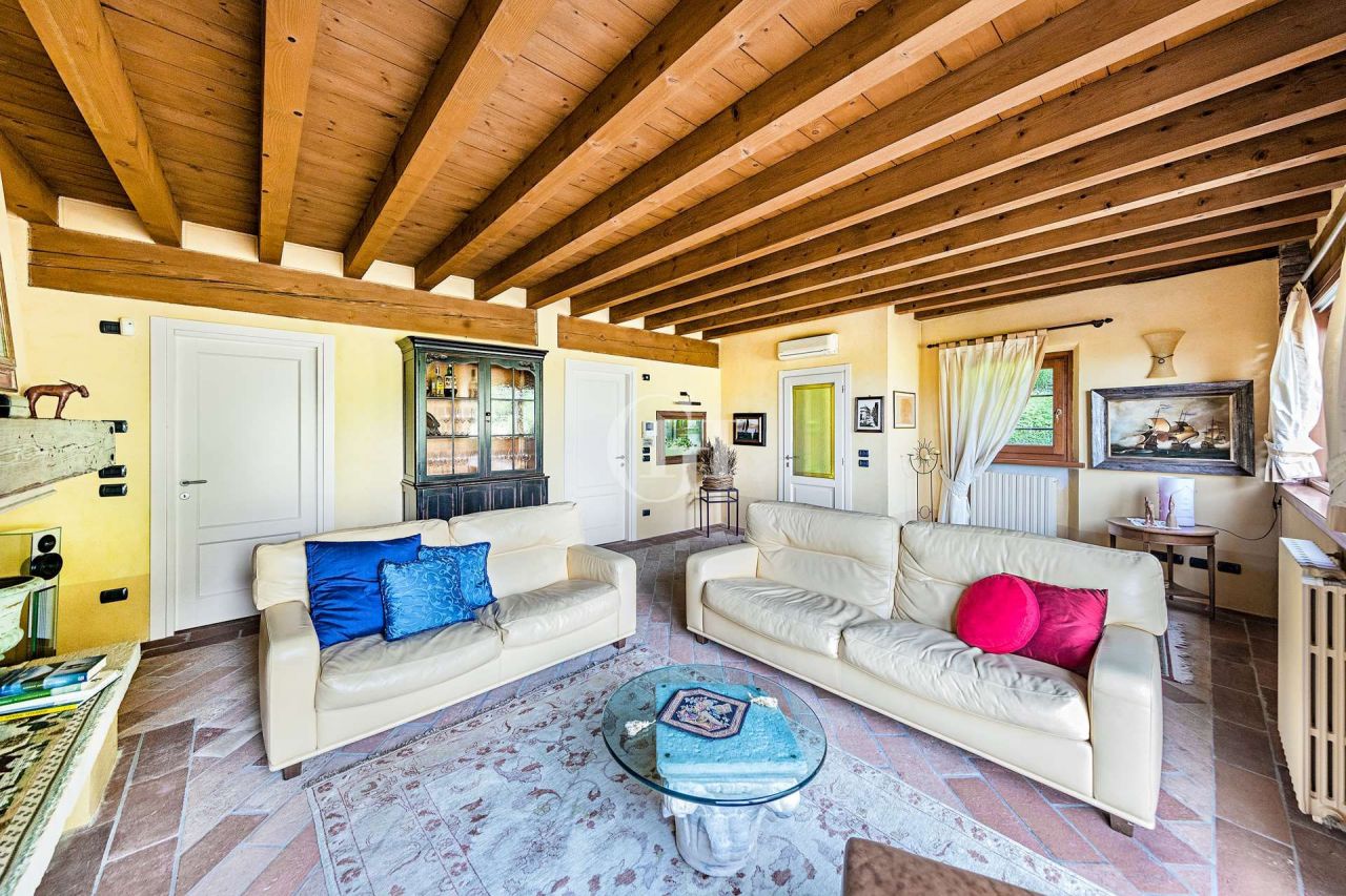 Апартаменты у озера Гарда, Италия, 200 м2 фото 5