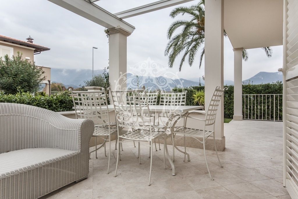 Вилла в Форте деи Марми, Италия, 300 м2 фото 3