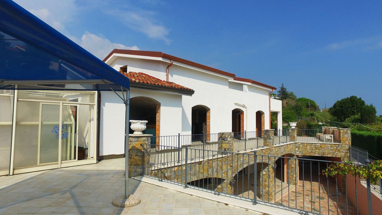 Вилла в Сан-Ремо, Италия, 400 м2 фото 2