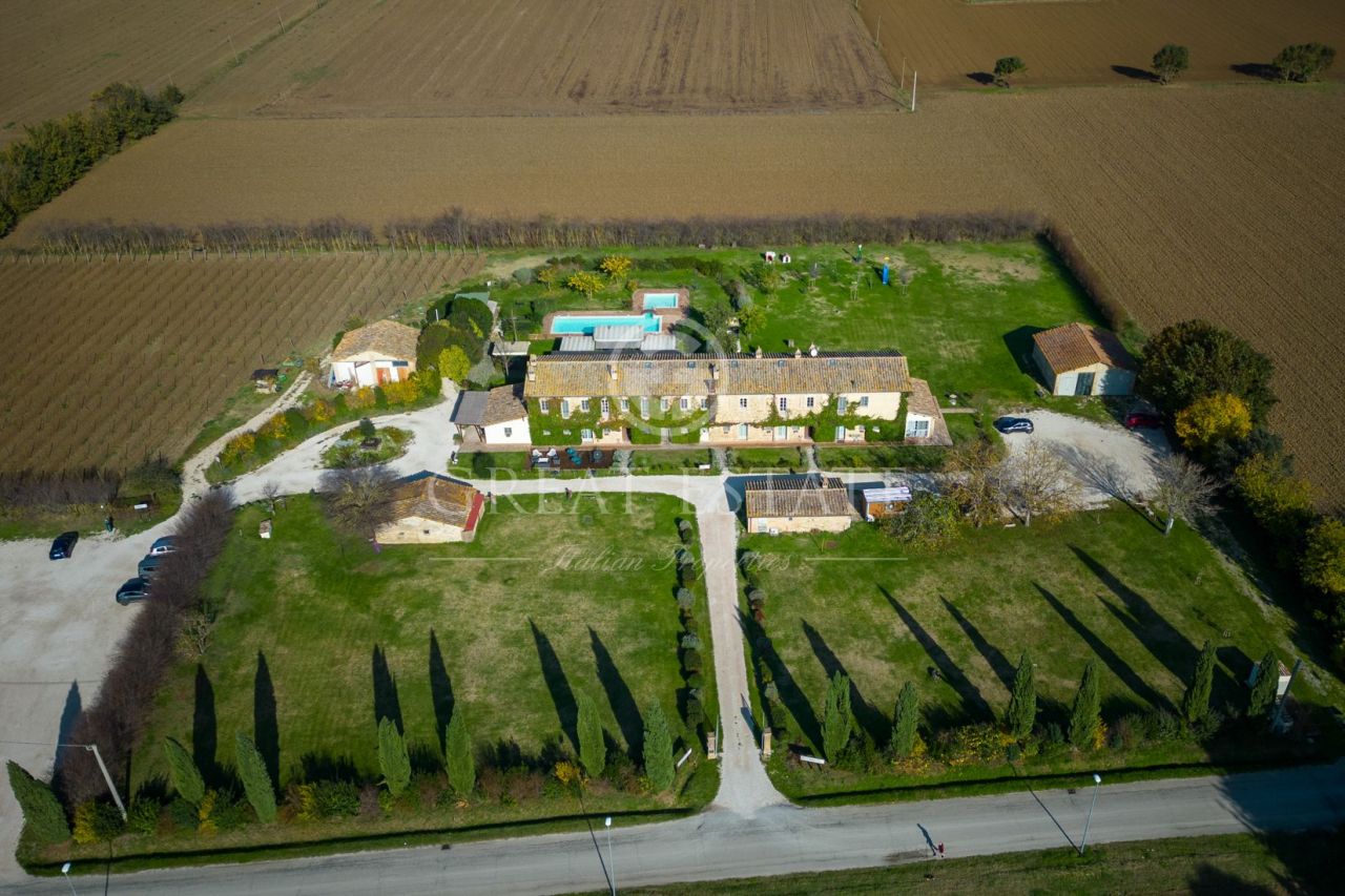 Дом Bastia Umbra, Италия, 1 177.5 м2 фото 1