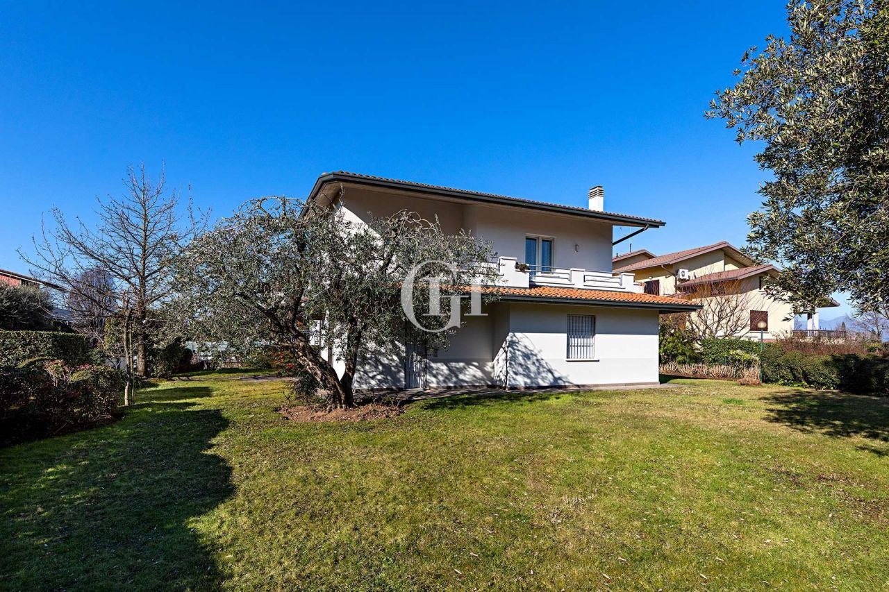 Вилла у озера Гарда, Италия, 370 м2 фото 1