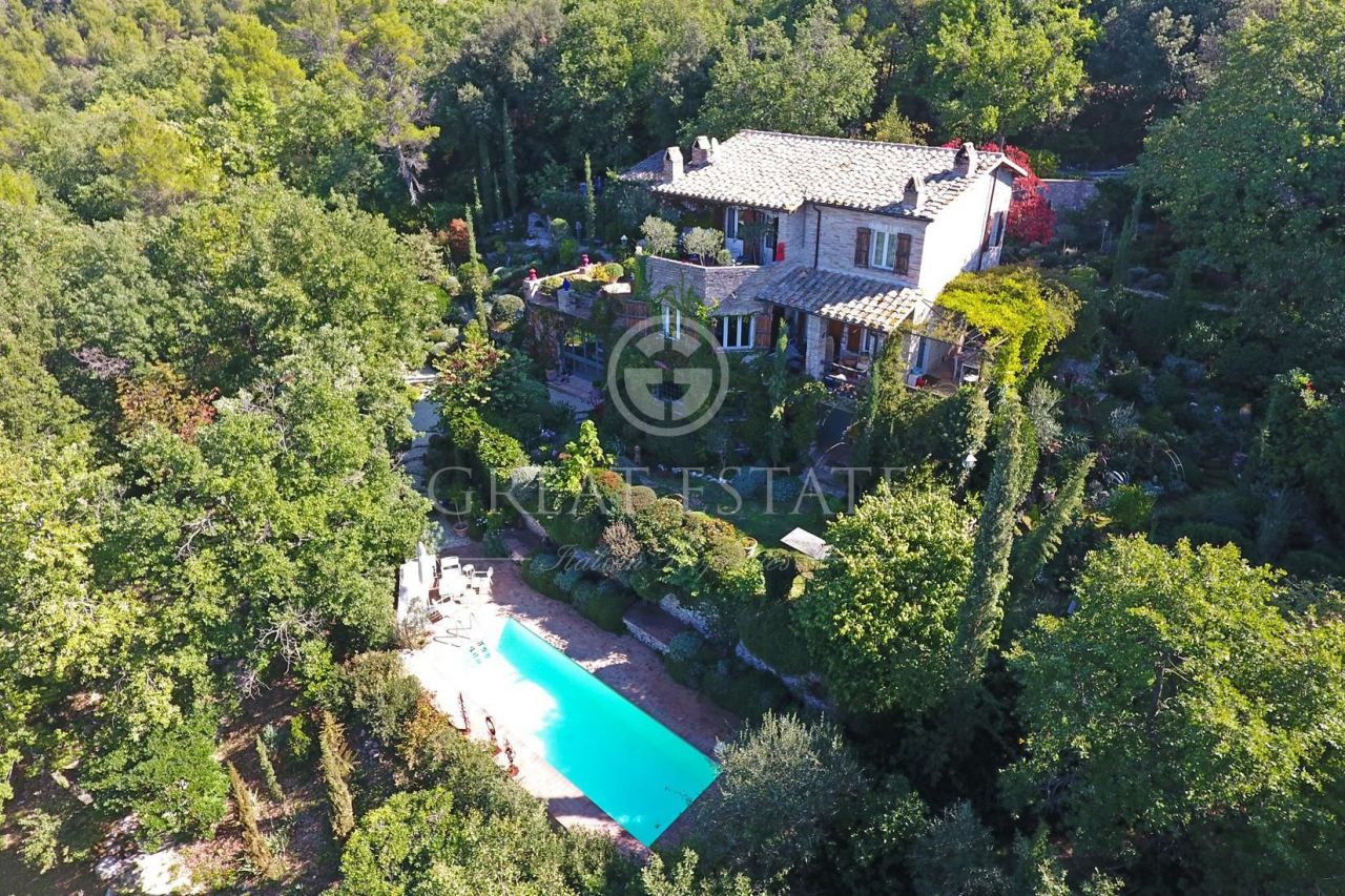 Дом в Кампелло-суль-Клитунно, Италия, 241 м2 фото 1