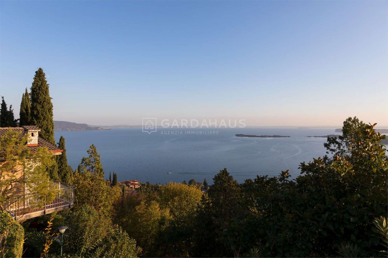 Вилла у озера Гарда, Италия, 265 м2 фото 4
