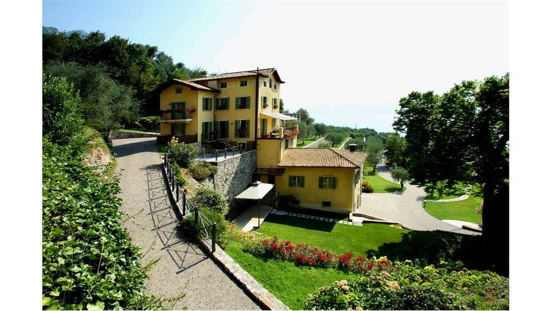 Поместье у озера Гарда, Италия, 1 000 м2 фото 4