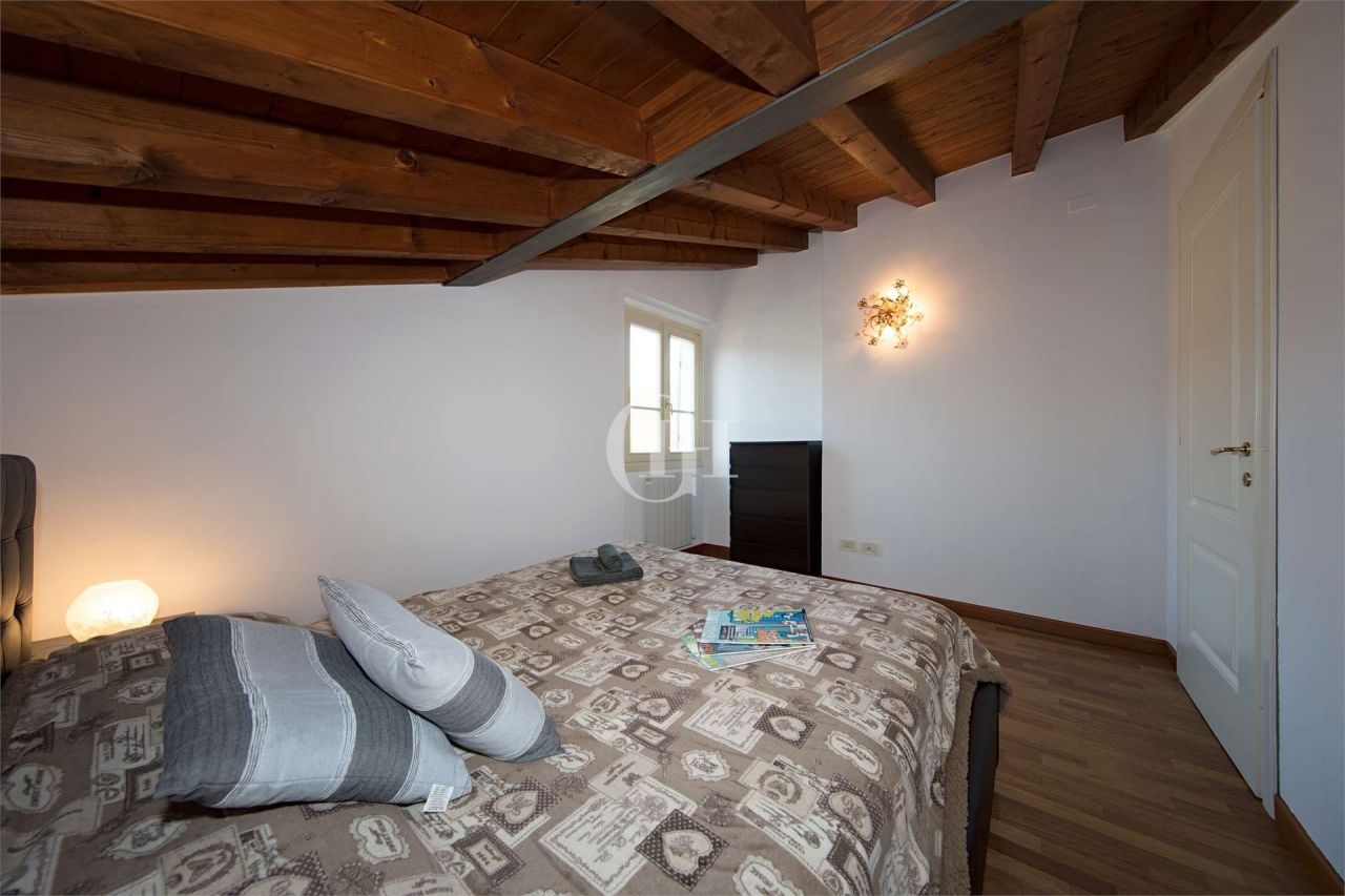 Апартаменты у озера Гарда, Италия, 70 м2 фото 2