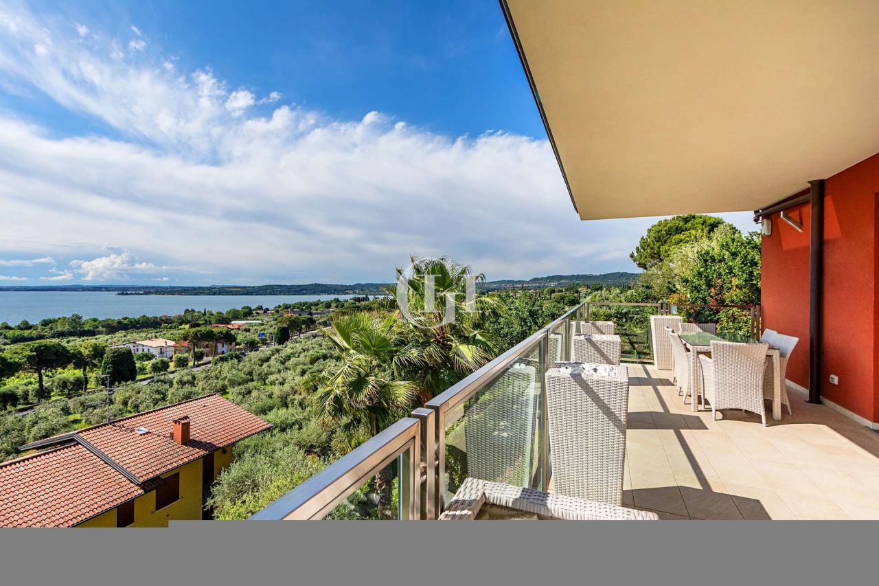Апартаменты у озера Гарда, Италия, 135 м2 фото 2