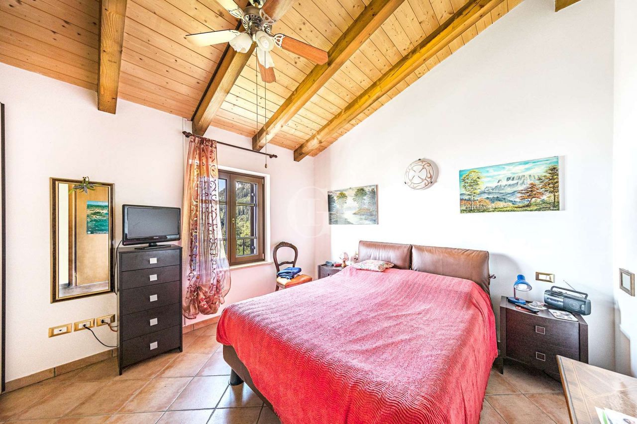 Квартира у озера Гарда, Италия, 180 м2 фото 5