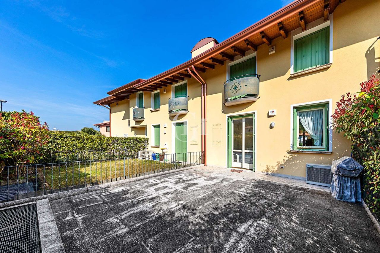 Квартира у озера Гарда, Италия, 80 м2 фото 2